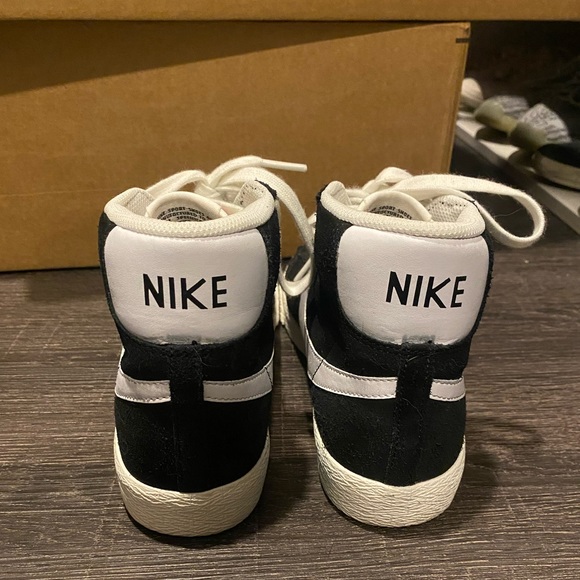 Black Nike Blazers worn once or twice! (Size youth 6, I’m a 7-7.5W and they fit) - Picture 3 of 6